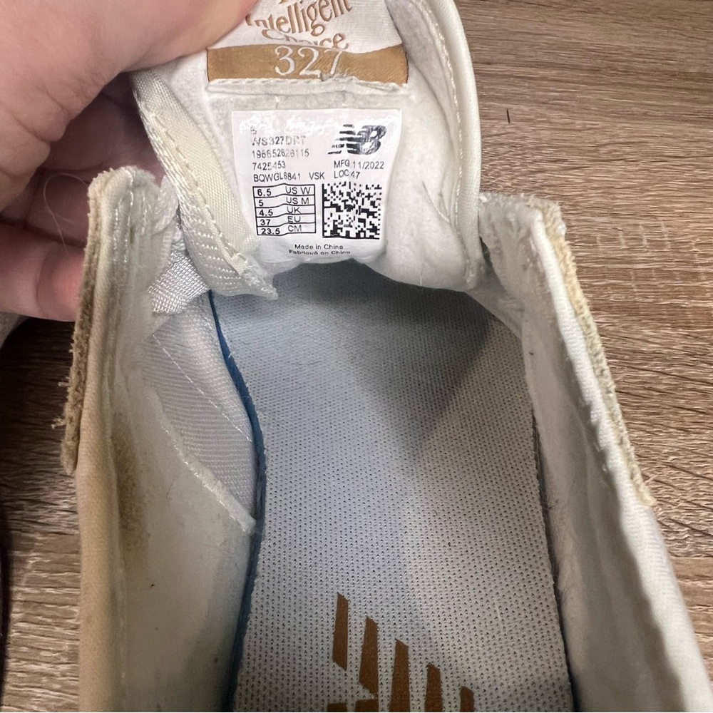New Balance 327 Women’s Sneakers White Grey Gum Sole | Size 6.5 - Picture 6 of 7